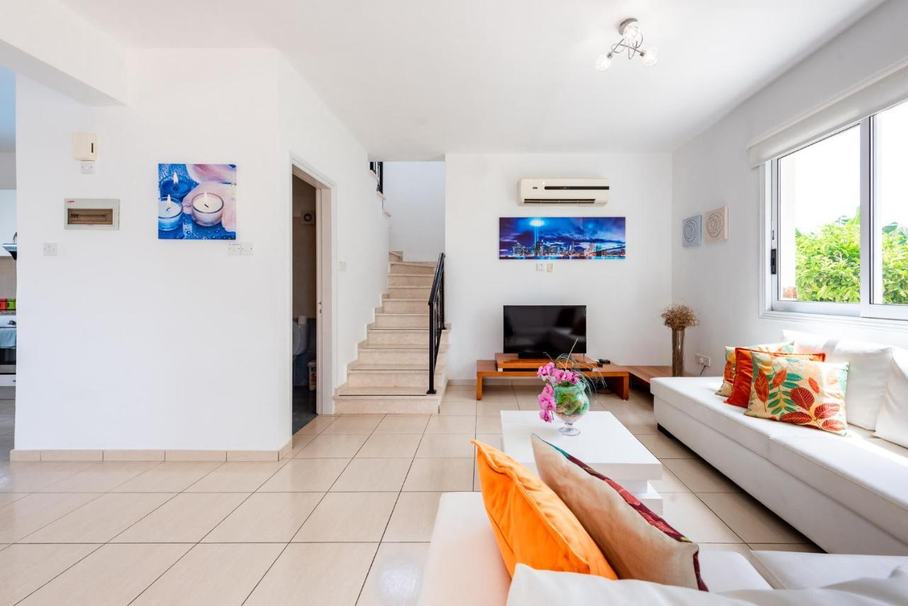 Villa Alysia By Ezoria Villas Коръл бей Екстериор снимка